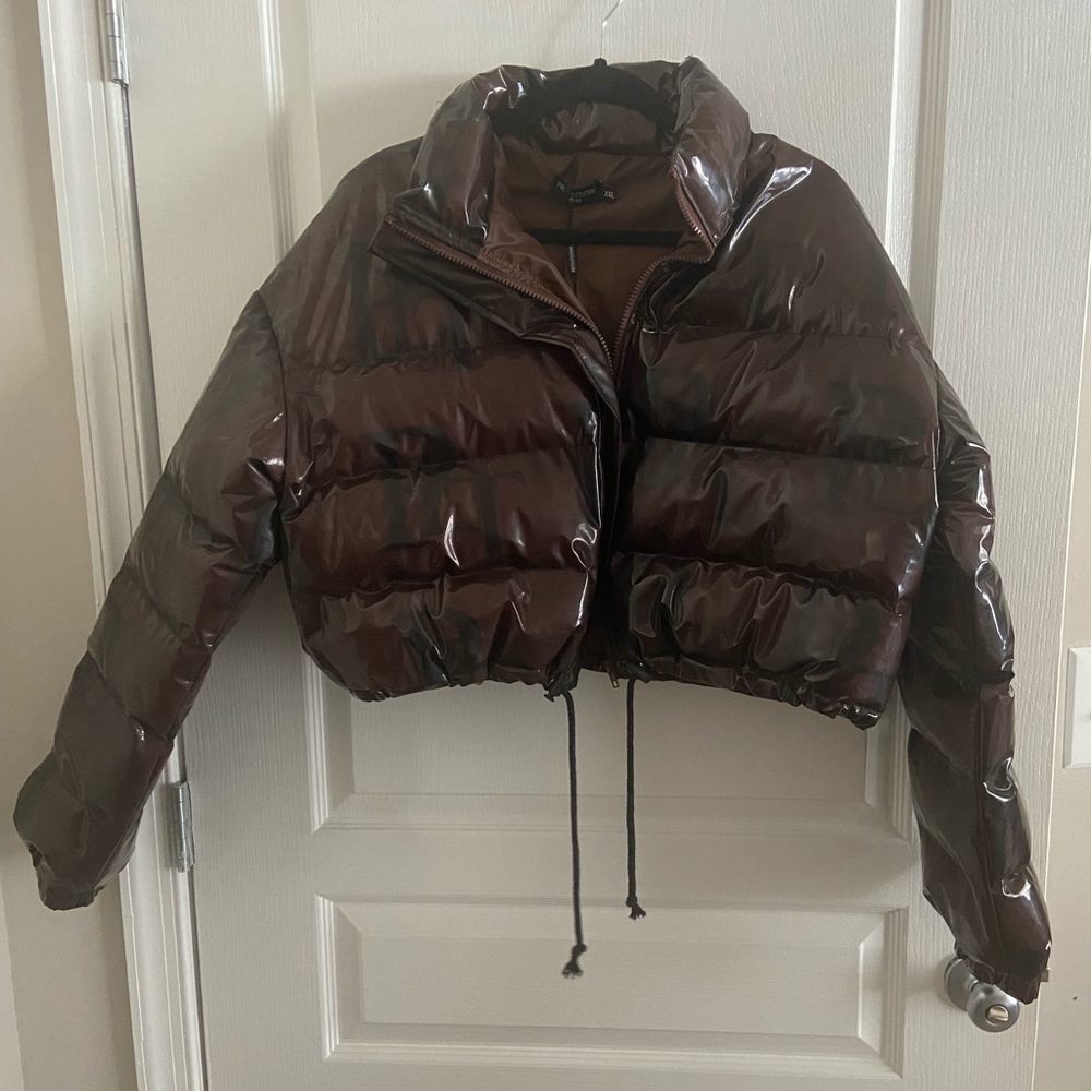 Cropped Puffer Jacket. Brown. XXL.